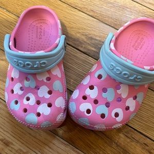 Heart Crocs - size 7c